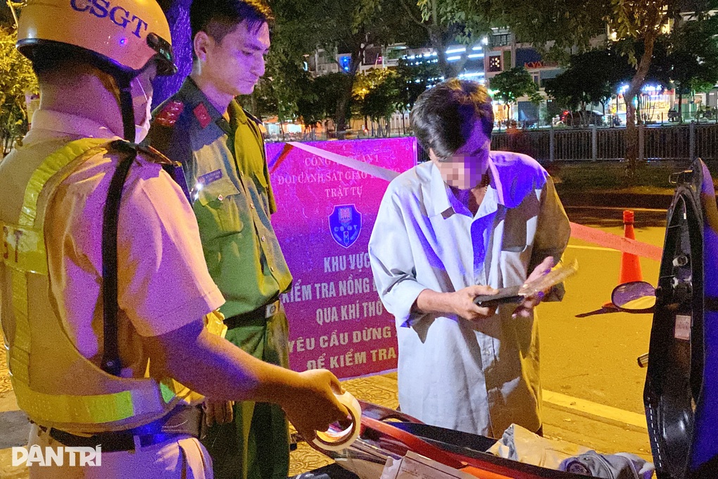 Tài xế vi phạm nồng độ cồn kịch khung than kiếm đâu 7 triệu đóng phạt - 1 Tài xế vi phạm nồng độ cồn kịch khung than kiếm đâu 7 triệu đóng phạt - 1