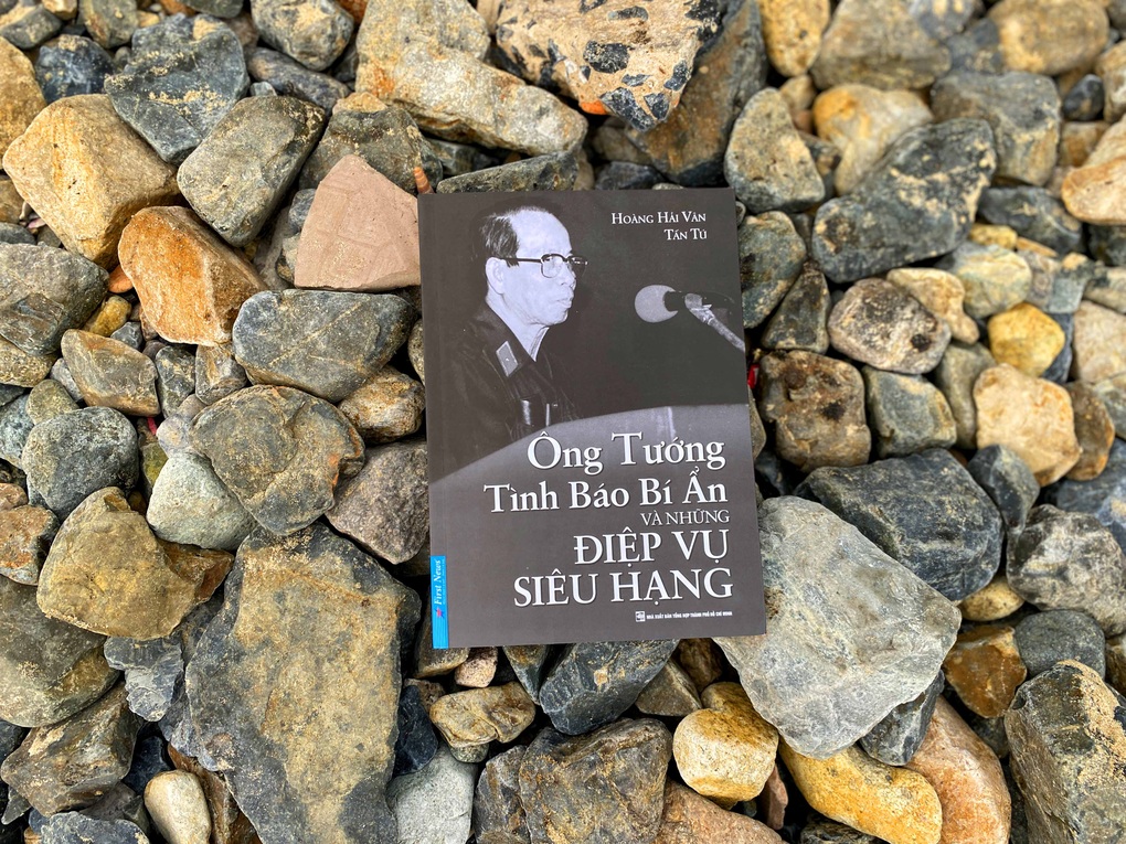 Ông tướng tình báo bí ẩn và điệp vụ siêu hạng - 3 Ông tướng tình báo bí ẩn và điệp vụ siêu hạng - 3