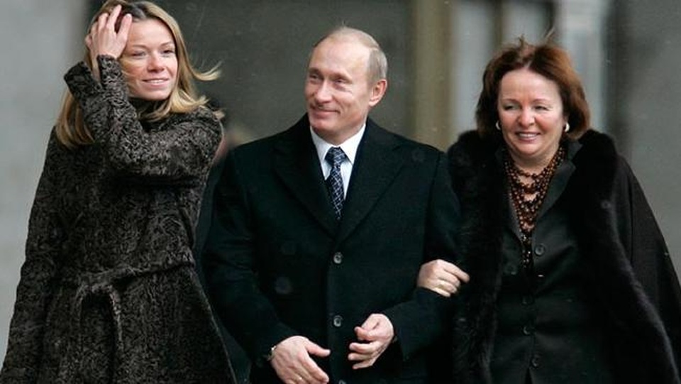 Vợ chồng Tổng thống Nga Putin nuôi dạy hai con gái thế nào? - 9 Vợ chồng Tổng thống Nga Putin nuôi dạy hai con gái thế nào? - 9