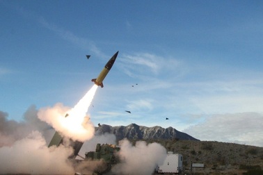 Ukraine bắt đầu tấn công Nga bằng tên lửa tầm xa