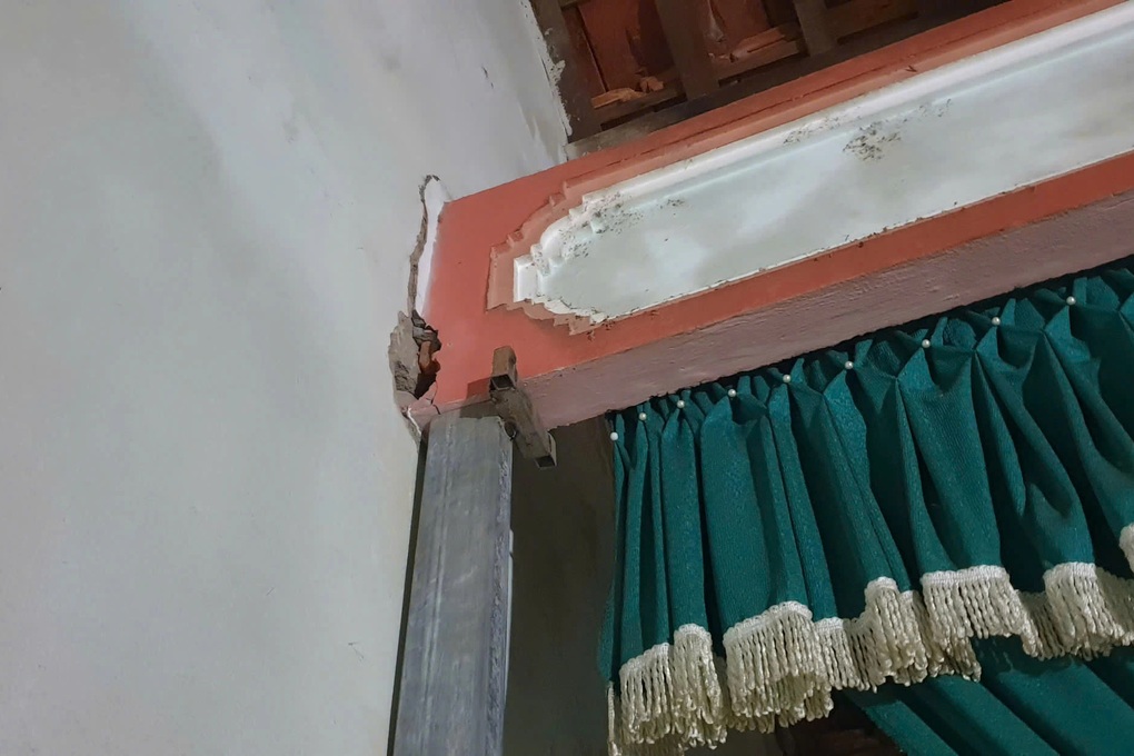 Ngôi nhà nứt toác do thi công cao tốc, di dời khẩn cấp người dân - 1 Ngôi nhà nứt toác do thi công cao tốc, di dời khẩn cấp người dân - 1