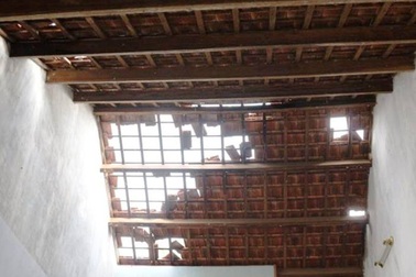 Nhà cửa tan hoang sau trận mưa đá kèm lốc xoáy kéo dài cả tiếng