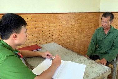 Bố đâm con ruột tử vong rồi ra sau vườn ngủ