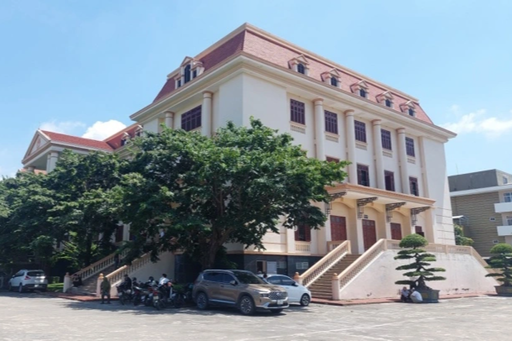 Cựu Phó Chủ tịch tỉnh Quảng Ninh hầu tòa vụ án liên quan đến Việt Á - 1 Cựu Phó Chủ tịch tỉnh Quảng Ninh hầu tòa vụ án liên quan đến Việt Á - 1