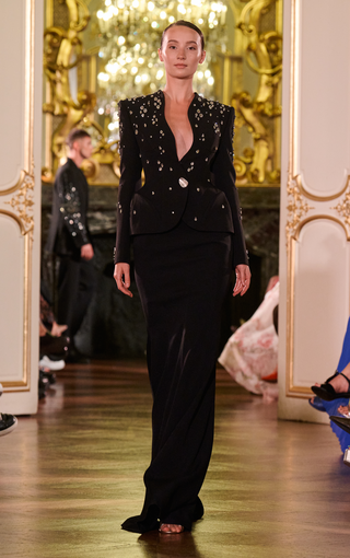 Thiết kế denim phá cách gây ấn tượng tại Tuần lễ thời trang Paris - 8 Thiết kế denim phá cách gây ấn tượng tại Tuần lễ thời trang Paris - 8