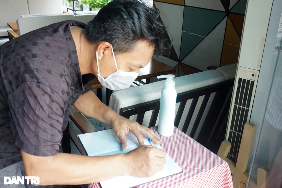 Hàng quán ở TP Vinh hoạt động như thế nào sau khi dừng Chỉ thị 15? - 2 Hàng quán ở TP Vinh hoạt động như thế nào sau khi dừng Chỉ thị 15? - 2