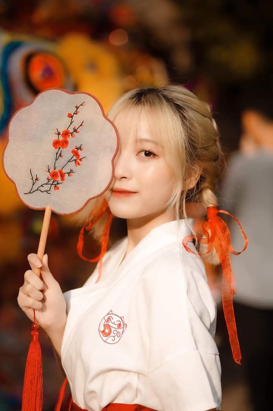 Nỗ lực không ngừng nghỉ của nữ bartender xinh đẹp - 1 Nỗ lực không ngừng nghỉ của nữ bartender xinh đẹp - 1