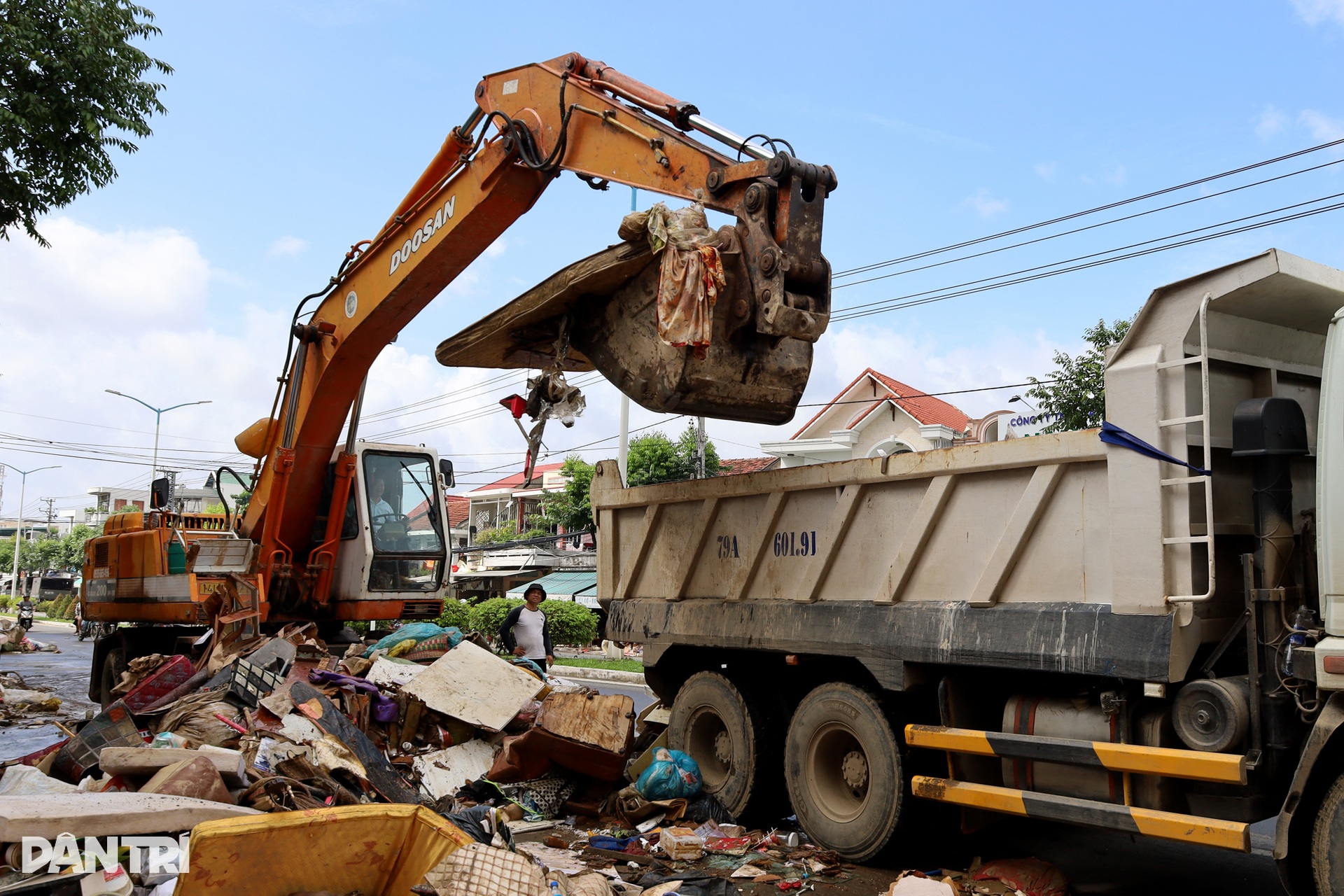 Nha Trang sau khi lũ rút - 4