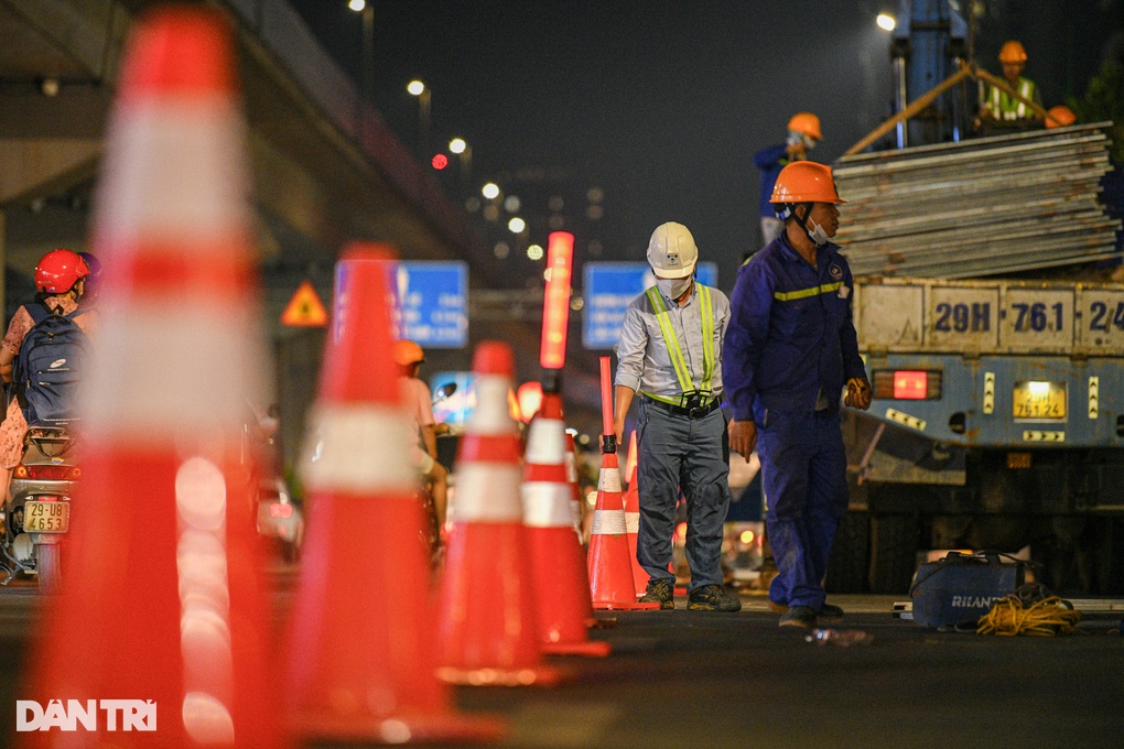 Hà Nội: Lô cốt dài 60m, rộng 6m mọc lên trong đêm trên đường Nguyễn Trãi - 4 Hà Nội: Lô cốt dài 60m, rộng 6m mọc lên trong đêm trên đường Nguyễn Trãi - 4
