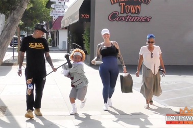 Amber Rose và Alexander Edwards sành điệu đi mua sắm