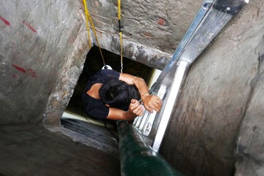 Thau rửa bể ngầm, làm sao cho an toàn?