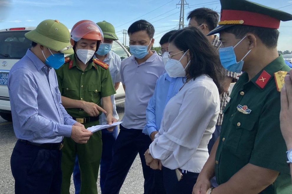 Hà Tĩnh: Một ca dương tính SARS-CoV-2 trong cộng đồng, phong tỏa 600 hộ dân - 2 Hà Tĩnh: Một ca dương tính SARS-CoV-2 trong cộng đồng, phong tỏa 600 hộ dân - 2
