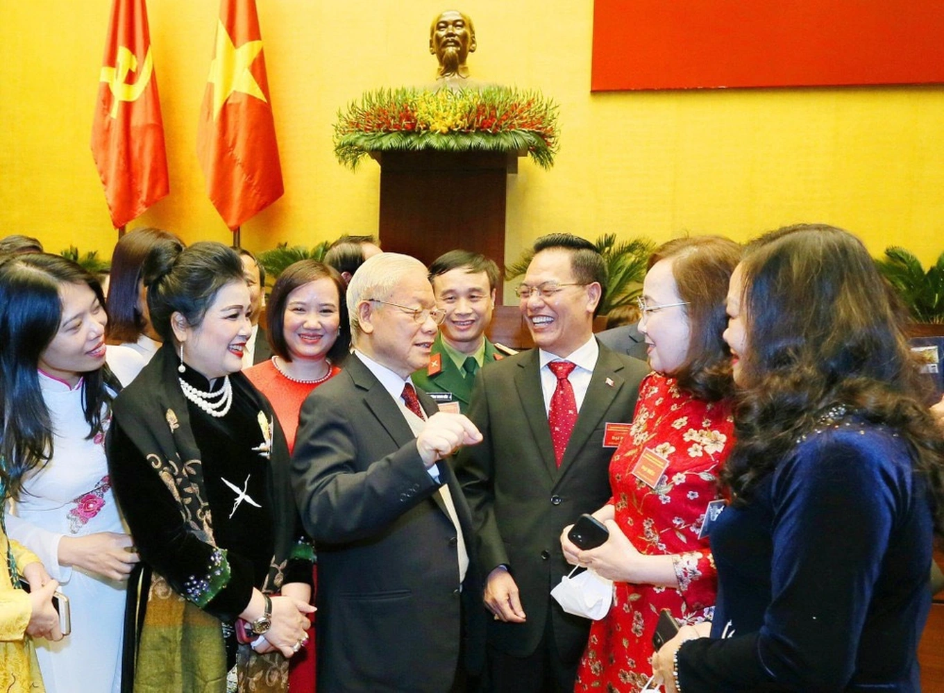 "Tổng Bí thư Nguyễn Phú Trọng cùng vợ và các con đều sống một cuộc sống giản dị, chan hòa"