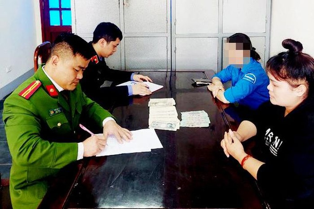 Nữ đạo chích 9x sang nhà hàng xóm trộm tài sản gần 300 triệu đồng - 1 Nữ đạo chích 9x sang nhà hàng xóm trộm tài sản gần 300 triệu đồng - 1