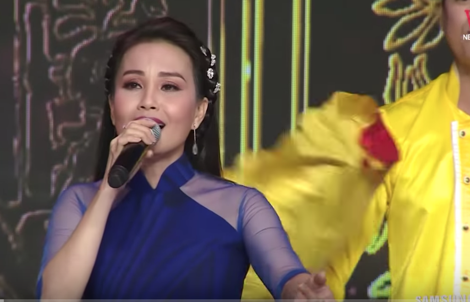 Cẩm Ly nước mắt rơi lã chã khi từng phải đón giao thừa... ngoài đường - 1 Cẩm Ly nước mắt rơi lã chã khi từng phải đón giao thừa... ngoài đường - 1