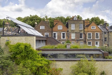 Nhà như "ốc đảo" không lo tiền điện tăng vọt nhờ thiết kế thông minh