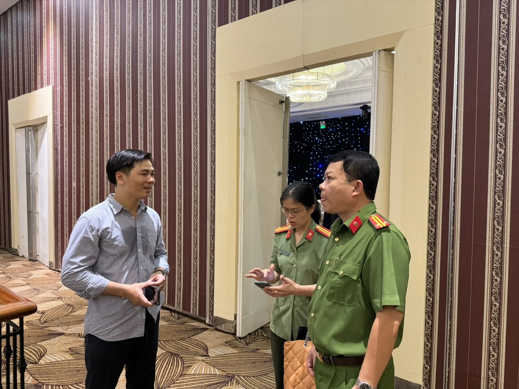 TPHCM: Nhiều nhà hàng còn thiếu các biển cấm hút thuốc lá - 1 TPHCM: Nhiều nhà hàng còn thiếu các biển cấm hút thuốc lá - 1