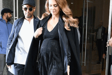 Jessica Alba bế bụng bầu dự tuần lễ thời trang New York