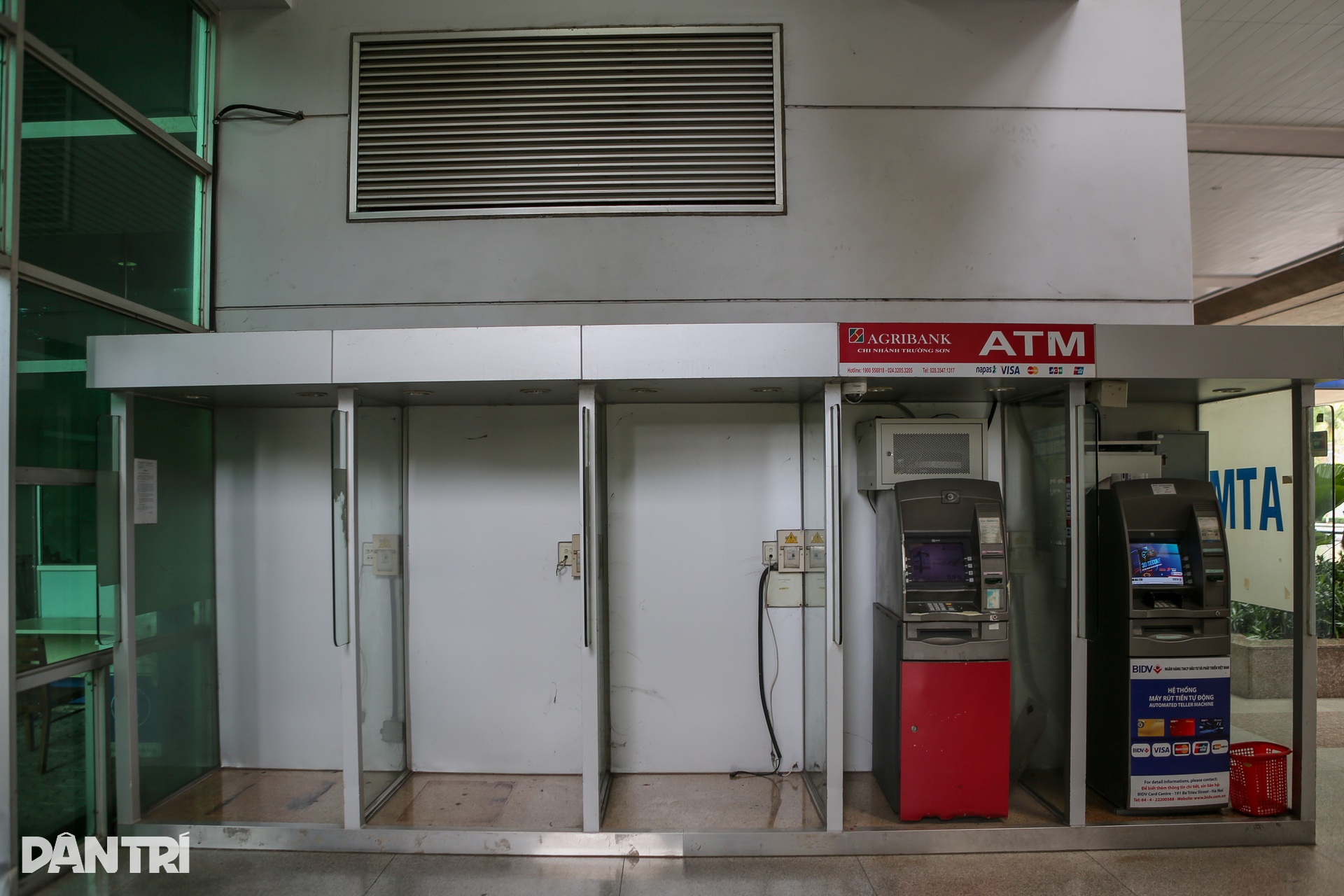 Nhà ga quốc tế sân bay Tân Sơn Nhất nhếch nhác không tưởng - 8 Nhà ga quốc tế sân bay Tân Sơn Nhất nhếch nhác không tưởng - 8