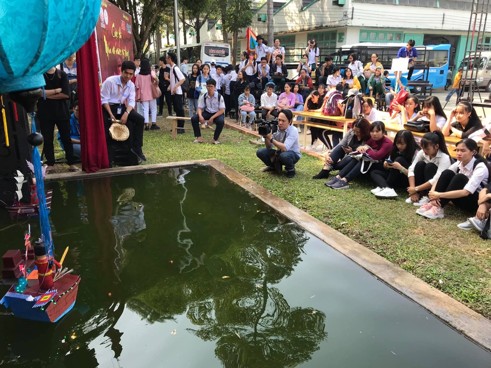 Hơn 7.000 học sinh tham dự ngày hội hướng nghiệp tại trường đại học - 5 Hơn 7.000 học sinh tham dự ngày hội hướng nghiệp tại trường đại học - 5