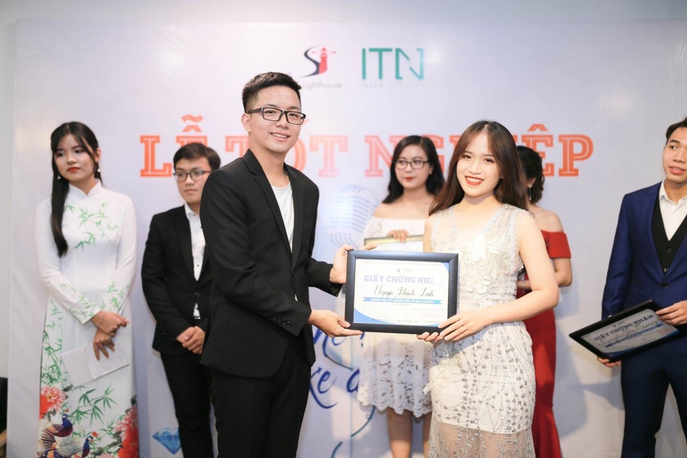 Chàng trai 9X từng ngọng líu làm MC truyền hình, giảng viên đại học - 7