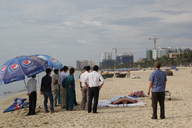 8 tiếng chở thi thể người lạ trên thuyền thúng