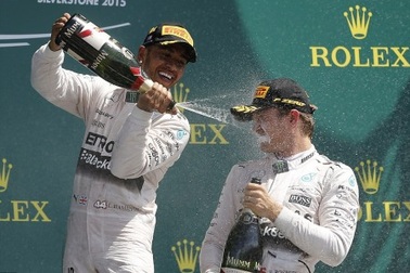 Chiến thắng đầy cảm xúc của Lewis Hamilton