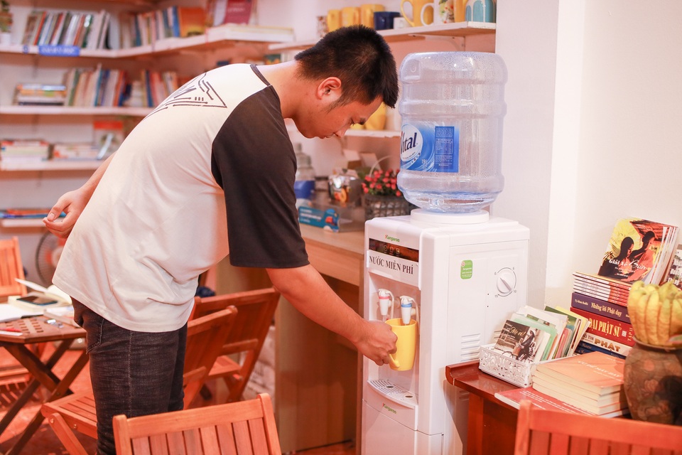 Thư viện miễn phí giữa Thủ đô: Khách tự chọn sách, đồ uống, hoa quả - 6 Thư viện miễn phí giữa Thủ đô: Khách tự chọn sách, đồ uống, hoa quả - 6