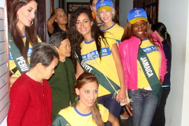 Những hoạt động đầu tiên của người đẹp Hoa hậu Trái đất tại Phú Yên