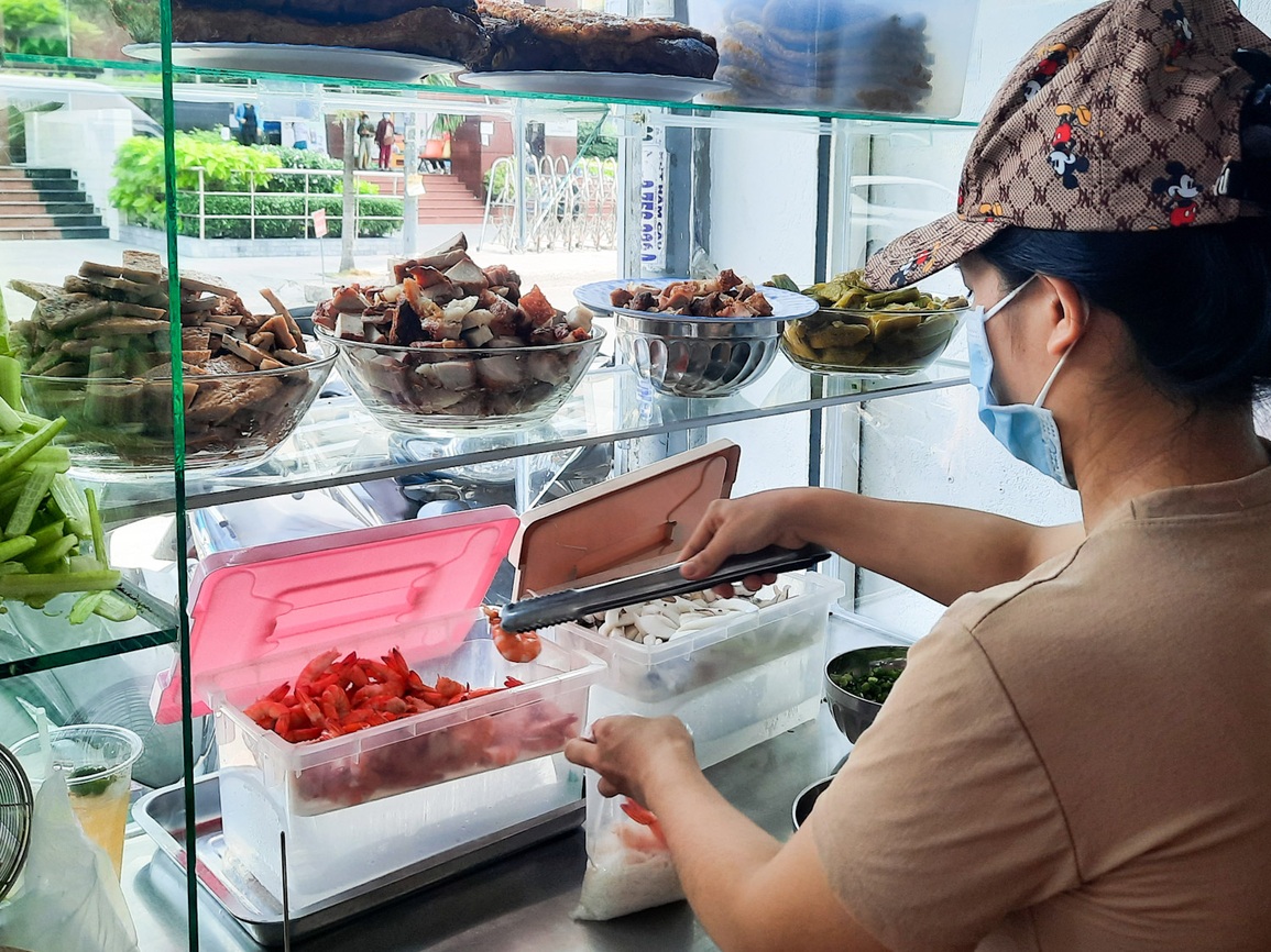 Không phải tại anh, không phải tại em, tại xăng tăng giá nên mình sẻ chia - 4 Không phải tại anh, không phải tại em, tại xăng tăng giá nên mình sẻ chia - 4