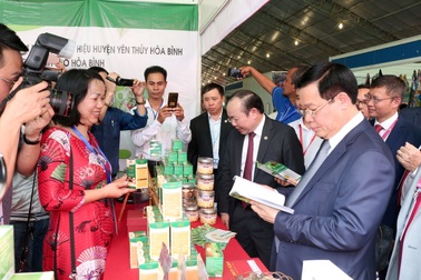 Khai mạc hội chợ xúc tiến thương mại hợp tác xã năm 2019