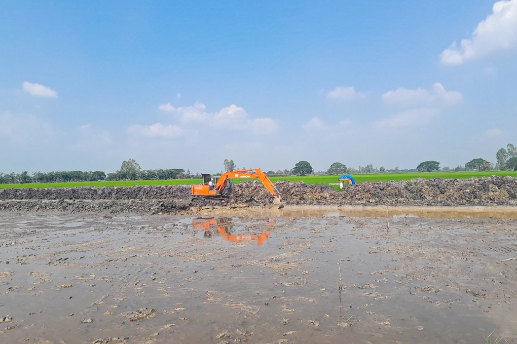 Cao tốc trục ngang dài nhất miền Tây đứng hình chờ cát - 2 Cao tốc trục ngang dài nhất miền Tây đứng hình chờ cát - 2