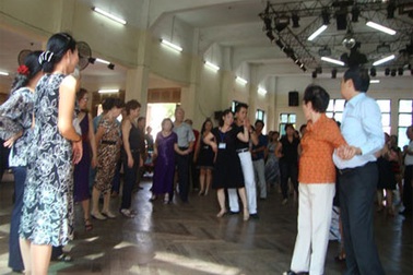 Bóng tối sàn nhảy