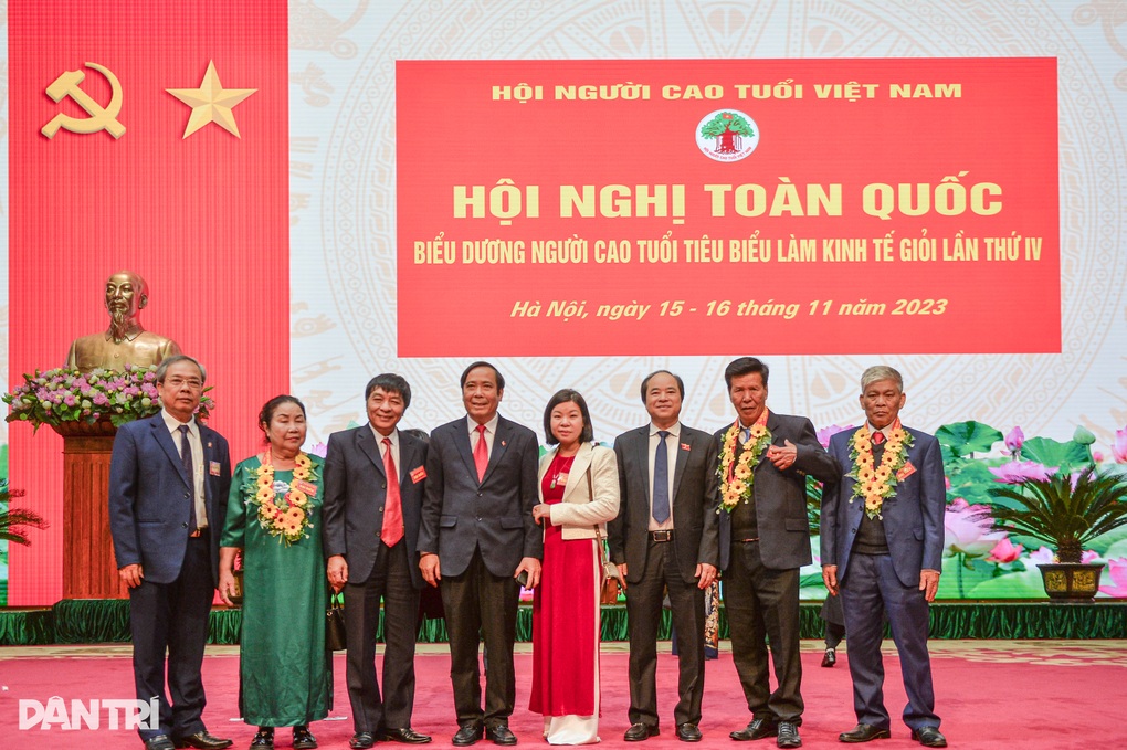 Thủ tướng: Người cao tuổi là chỗ dựa vững chắc cho các thế hệ con cháu - 3 Thủ tướng: Người cao tuổi là chỗ dựa vững chắc cho các thế hệ con cháu - 3