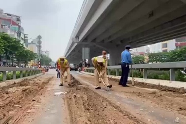 Truy tìm lái xe để đất đá rơi vãi trên đường vành đai 3