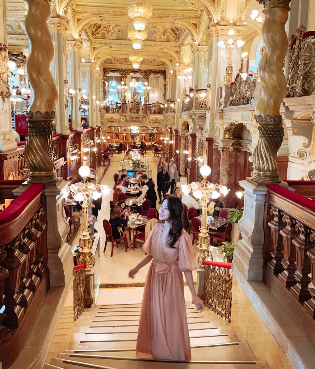 Khách Việt chi tiền triệu để được vào quán cà phê đẹp nhất thế giới - 5