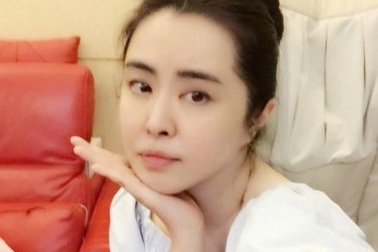 50 tuổi, "ngọc nữ" Vương Tổ Hiền trẻ đẹp như gái đôi mươi