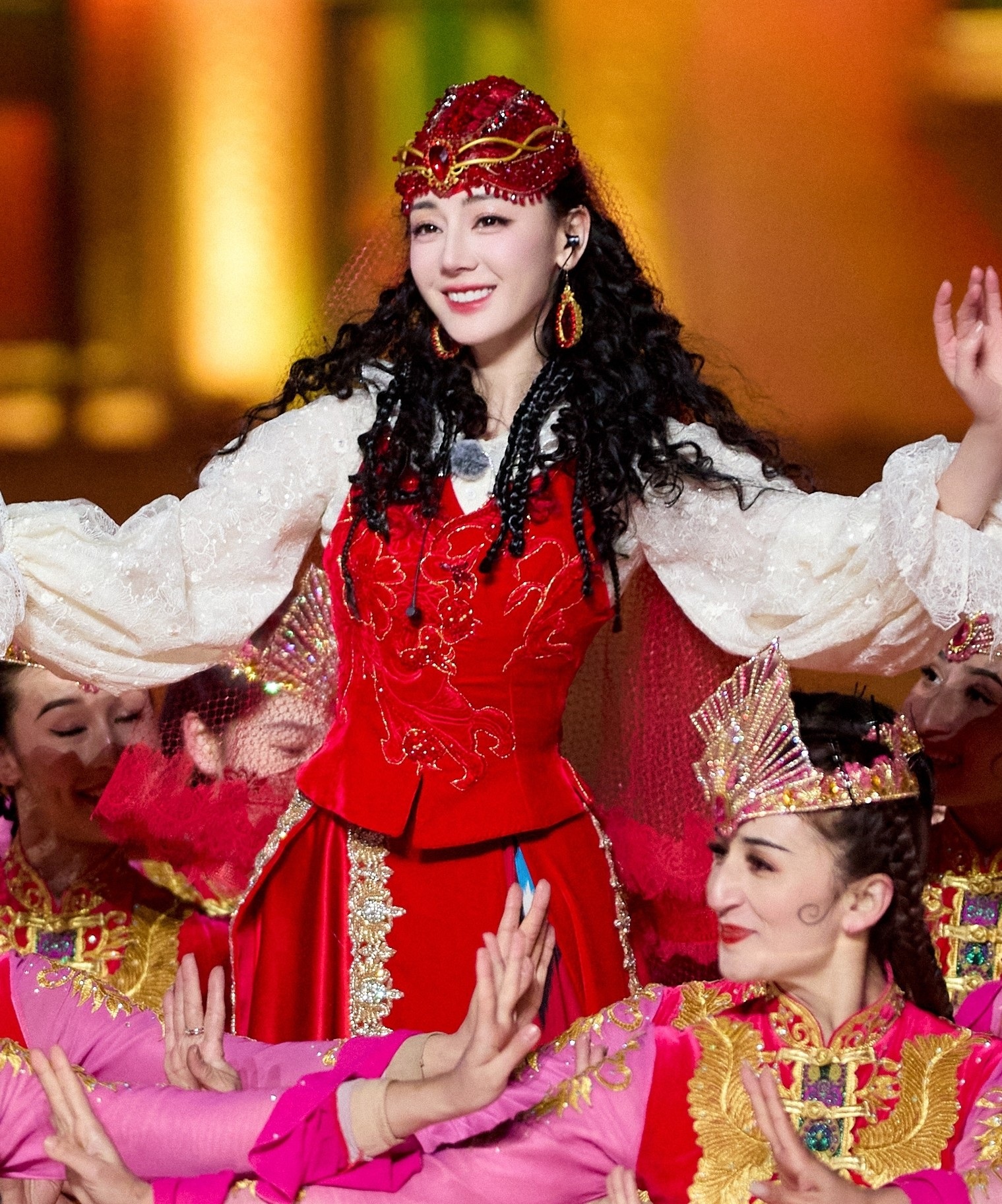 Le sacrifice de Dilraba Dilmurat pour avoir une danse qui a attiré 300 millions de vues - 1 Sự hy sinh của Địch Lệ Nhiệt Ba để có bài múa hút 300 triệu lượt xem - 1