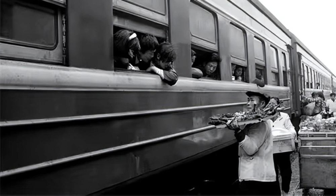 Ngày về trào nước mắt của cô gái bị bắt cóc ở ga tàu 30 năm trước - 1 Ngày về trào nước mắt của cô gái bị bắt cóc ở ga tàu 30 năm trước - 1