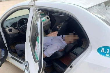 Lái xe taxi tử vong bất thường khi chờ khách tại khu di tích