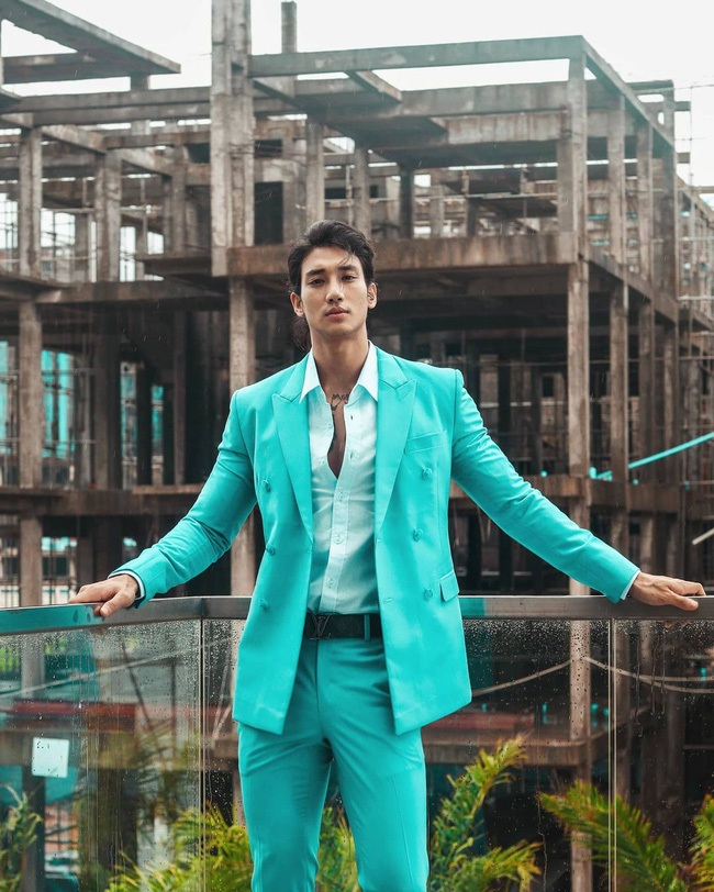 Người đàn ông đẹp trai nhất thế giới 2021 bị kết án 3 năm tù khổ sai - 4 Người đàn ông đẹp trai nhất thế giới 2021 bị kết án 3 năm tù khổ sai - 4