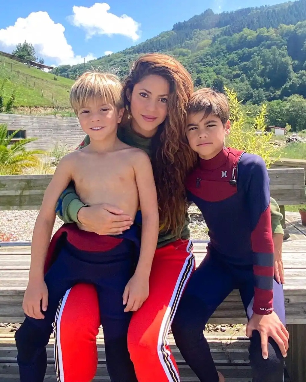 Chia sẻ cay đắng đầu năm, Shakira được vợ Messi thả tim động viên - 3 Chia sẻ cay đắng đầu năm, Shakira được vợ Messi thả tim động viên - 3