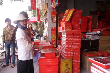 Lịch 2012 tăng giá 15%, mẫu mã vẫn nghèo