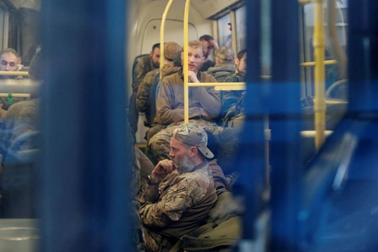 Gần 2.000 lính ra hàng, Ukraine lệnh binh sĩ ở Azovstal ngừng chiến đấu