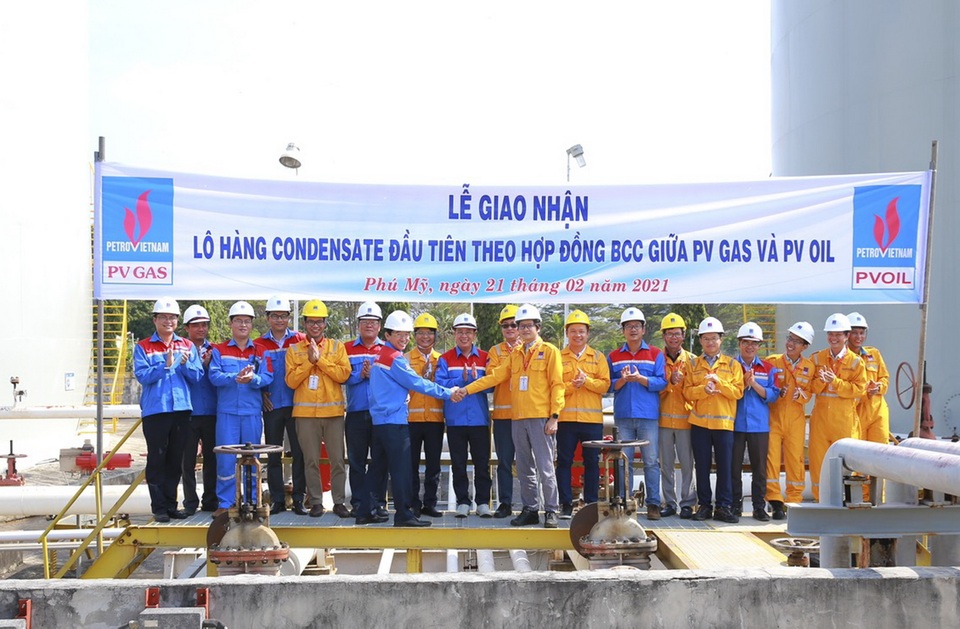 Lễ giao nhận Condensate đầu tiên theo hợp đồng BCC giữa PV Gas và PV Oil - 2 Lễ giao nhận Condensate đầu tiên theo hợp đồng BCC giữa PV Gas và PV Oil - 2