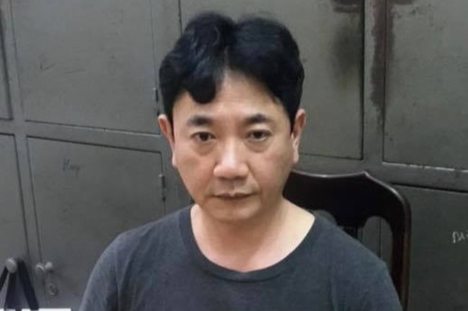 Bị Interpol truy nã, gã trai Hàn Quốc bỏ trốn sang Việt Nam - 1 Bị Interpol truy nã, gã trai Hàn Quốc bỏ trốn sang Việt Nam - 1