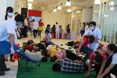 Ăn cháo nấm 22 công nhân nhập viện cấp cứu