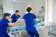 Ngộ độc thực phẩm khi đi du lịch, xử trí như thế nào cho đúng?