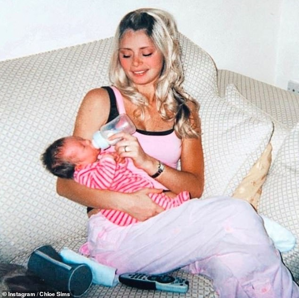 Chloe Sims tuyên bố chưa từng chỉnh sửa gương mặt - 3 Chloe Sims tuyên bố chưa từng chỉnh sửa gương mặt - 3