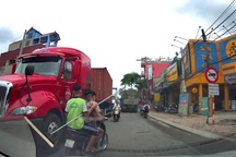 Hà Nội: Triệu tập nhóm thanh niên mang dao phóng đến trường để đánh nhau